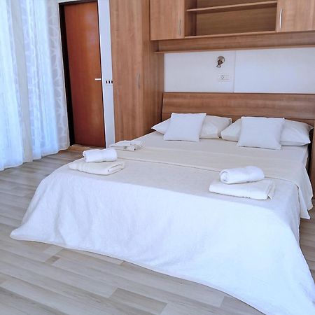 Guesthouse Cecilia Malinska Ngoại thất bức ảnh