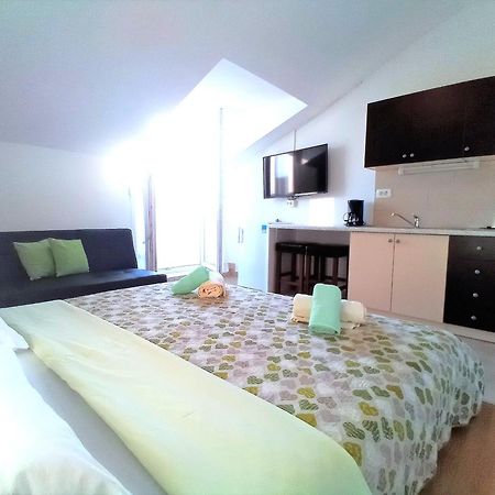 Guesthouse Cecilia Malinska Ngoại thất bức ảnh