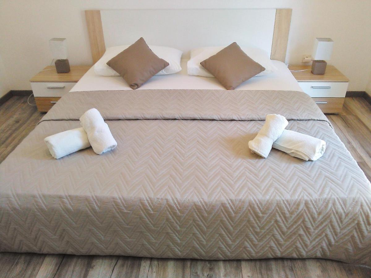 Guesthouse Cecilia Malinska Ngoại thất bức ảnh