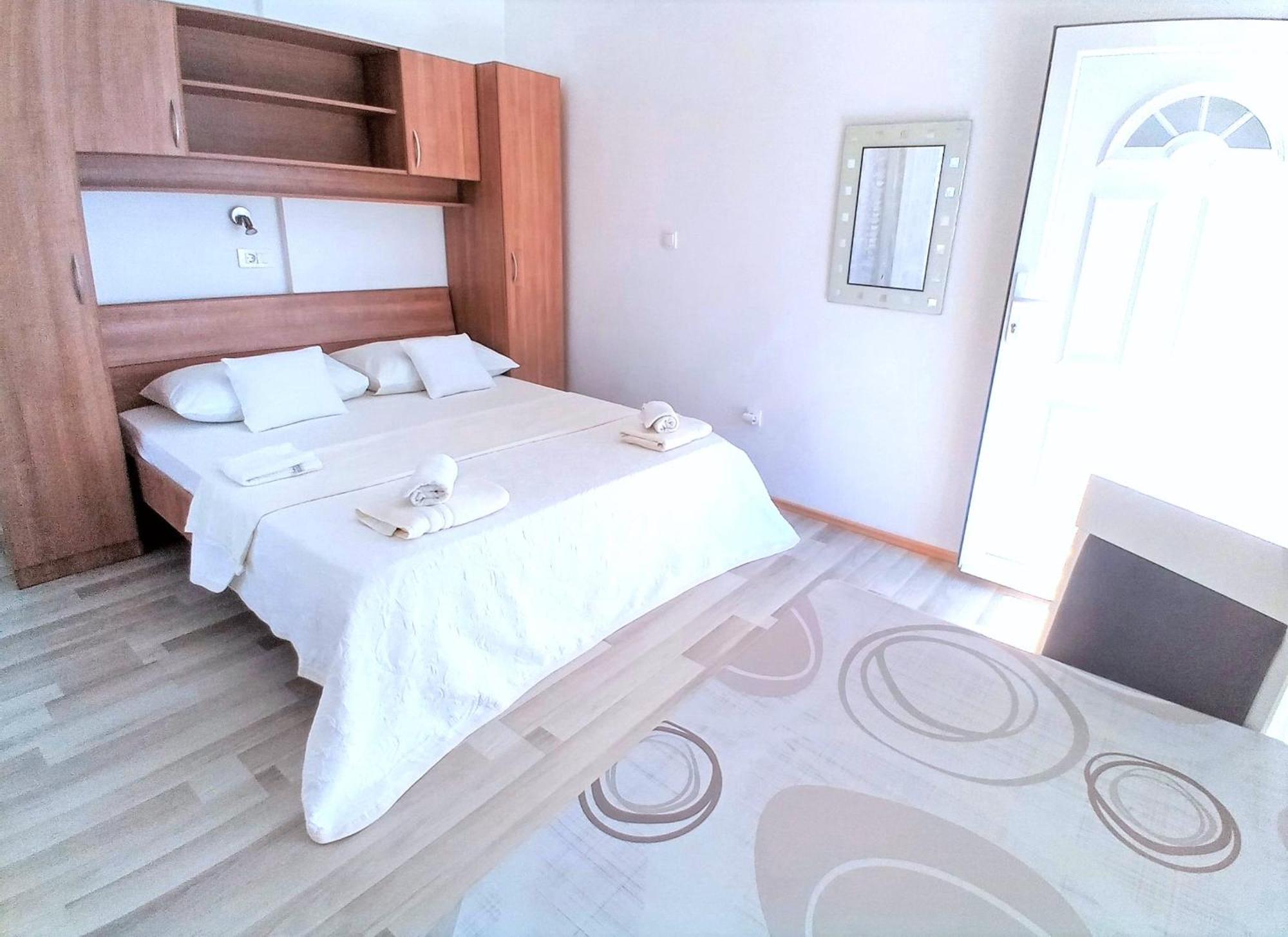 Guesthouse Cecilia Malinska Ngoại thất bức ảnh