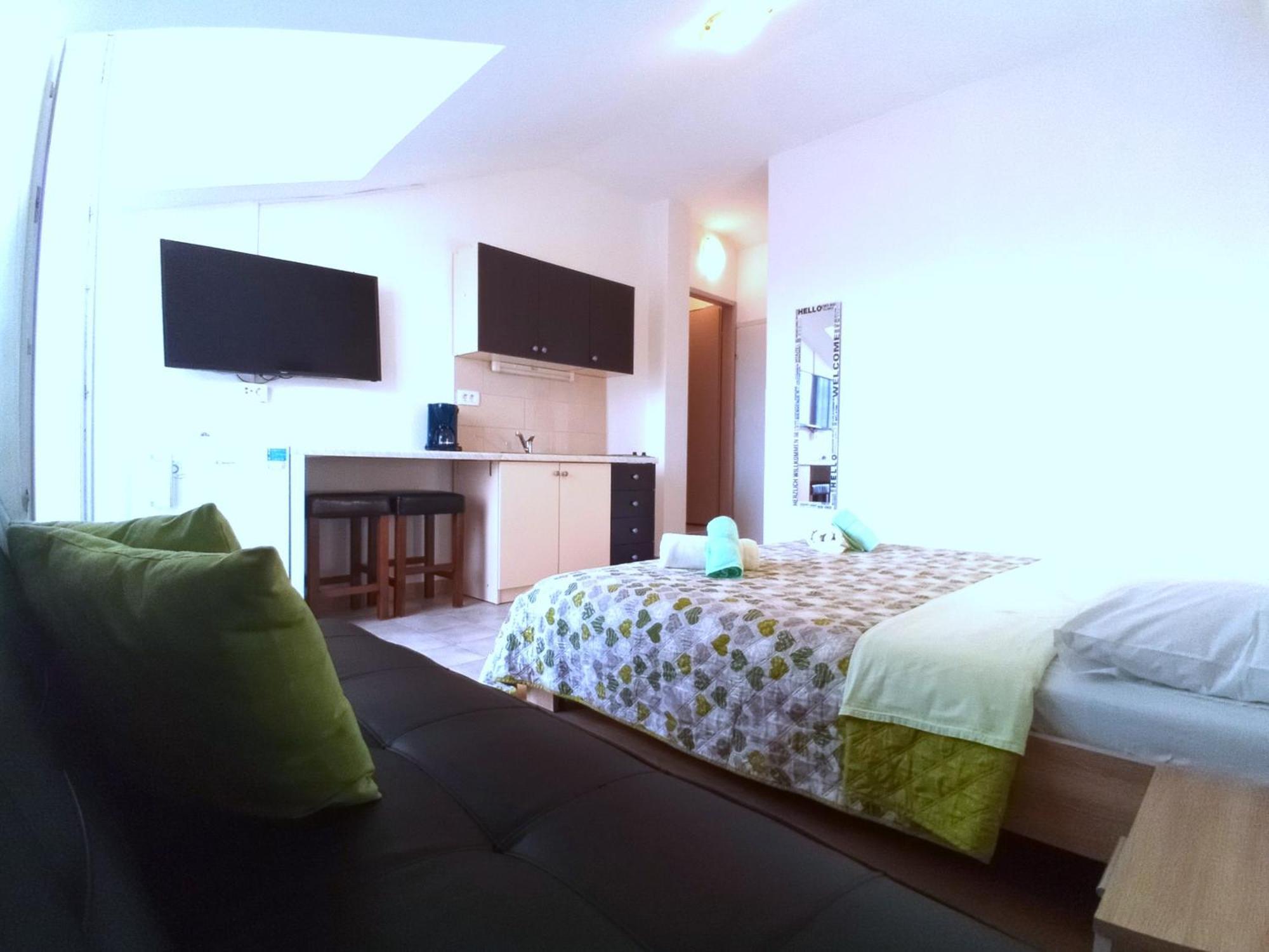 Guesthouse Cecilia Malinska Ngoại thất bức ảnh