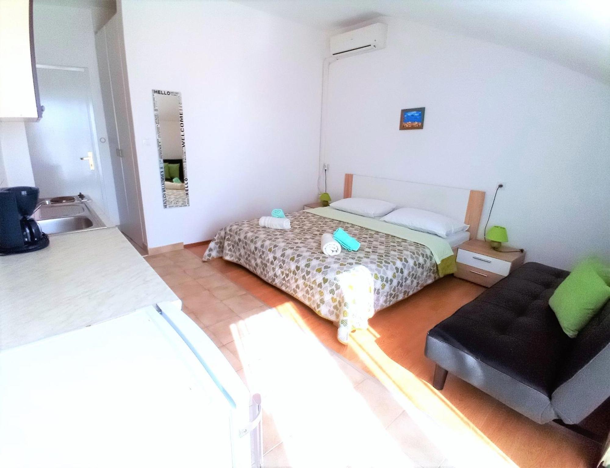 Guesthouse Cecilia Malinska Ngoại thất bức ảnh