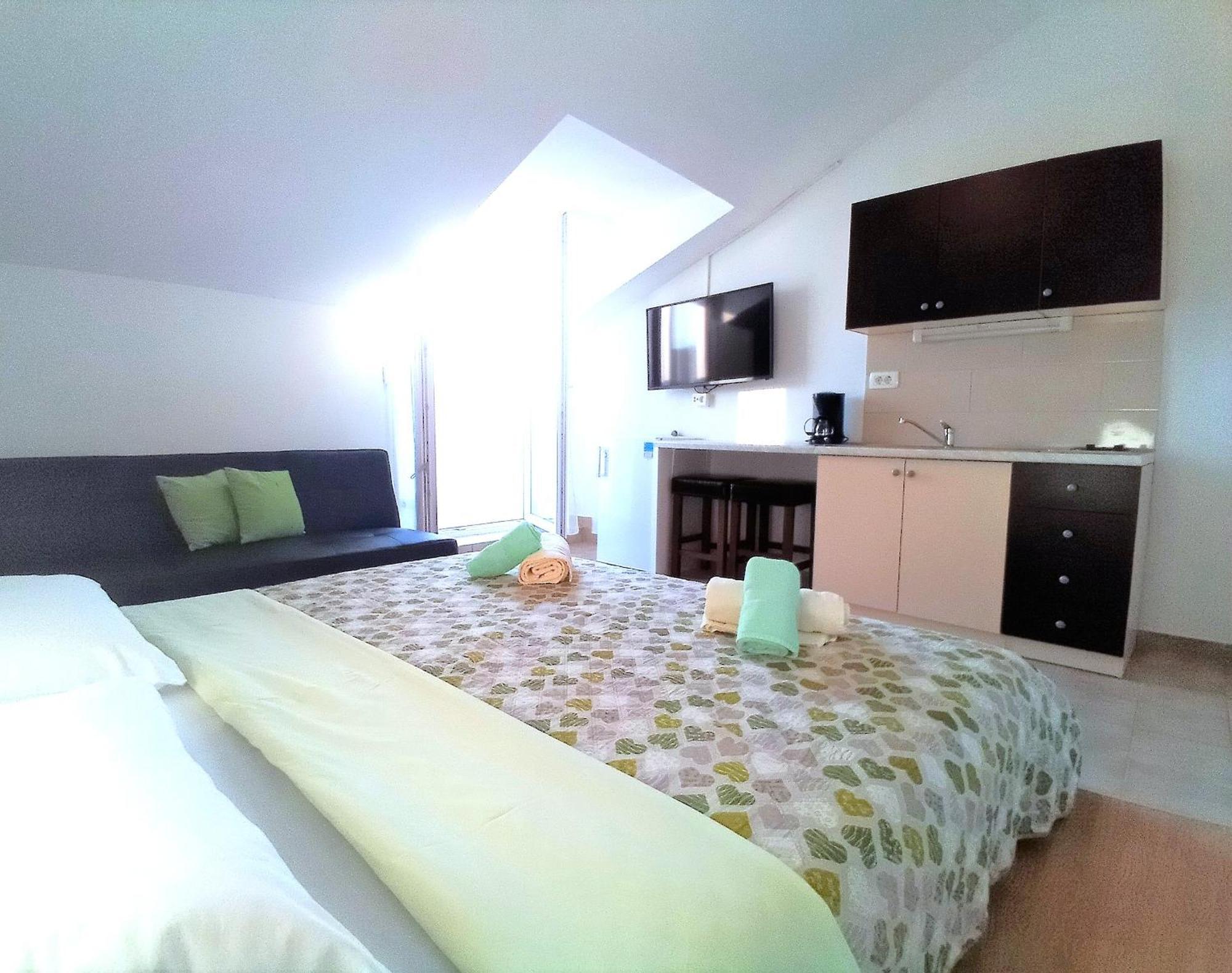 Guesthouse Cecilia Malinska Ngoại thất bức ảnh