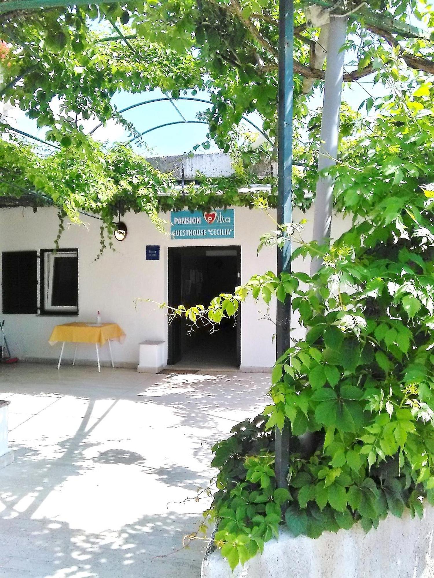 Guesthouse Cecilia Malinska Ngoại thất bức ảnh