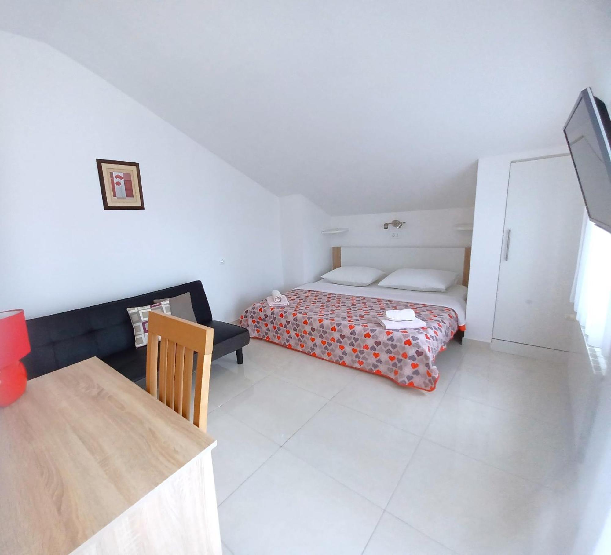 Guesthouse Cecilia Malinska Ngoại thất bức ảnh