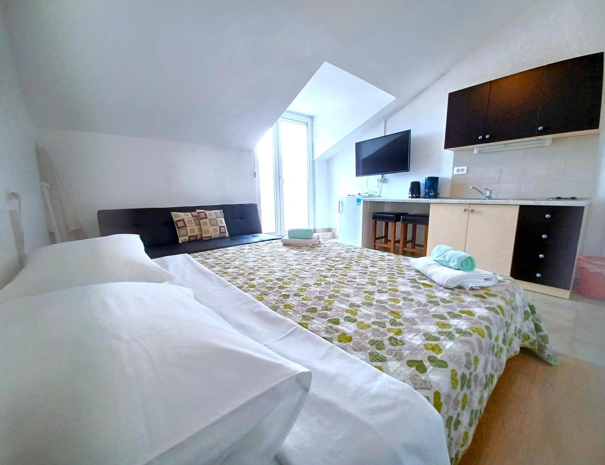 Guesthouse Cecilia Malinska Ngoại thất bức ảnh