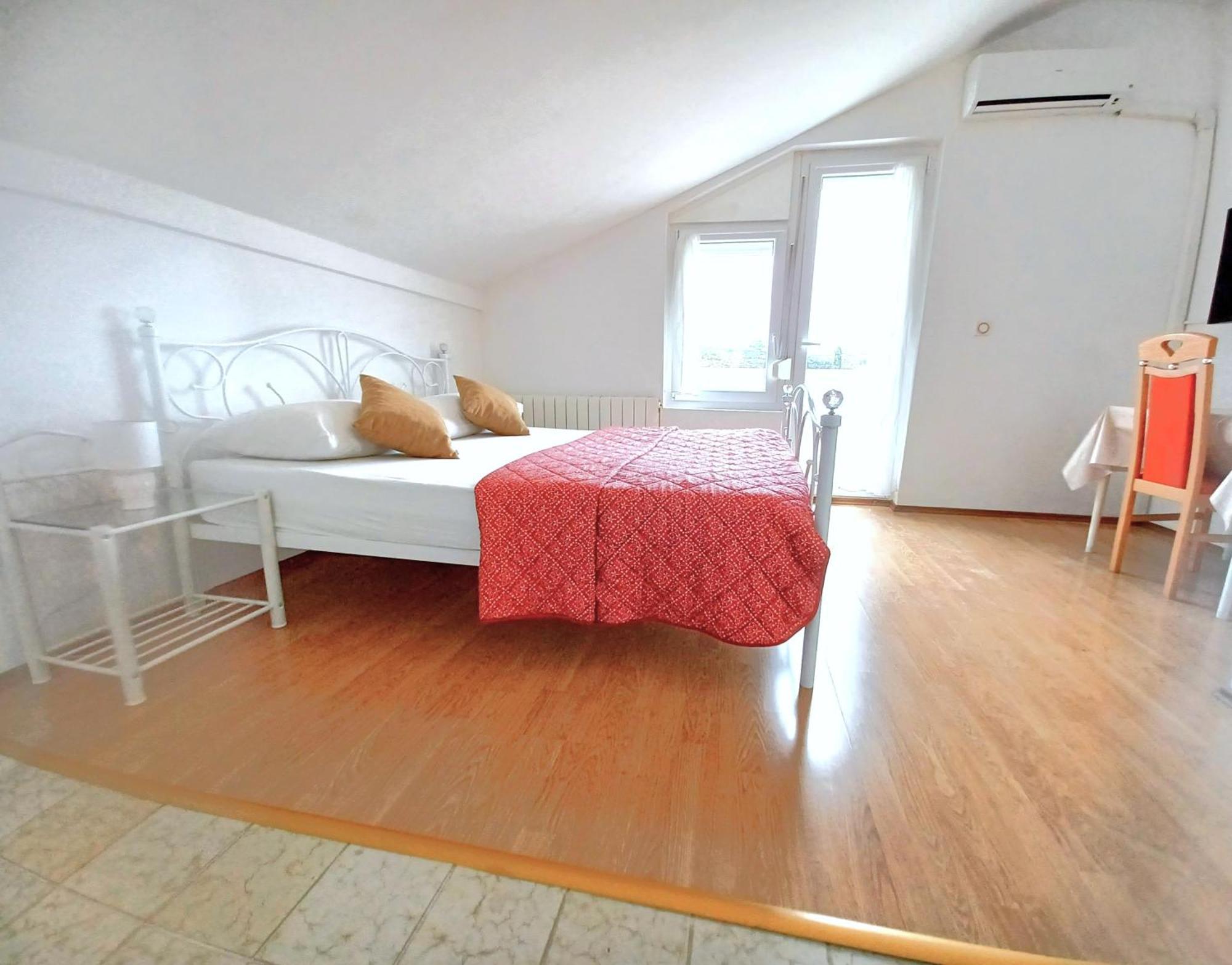 Guesthouse Cecilia Malinska Ngoại thất bức ảnh