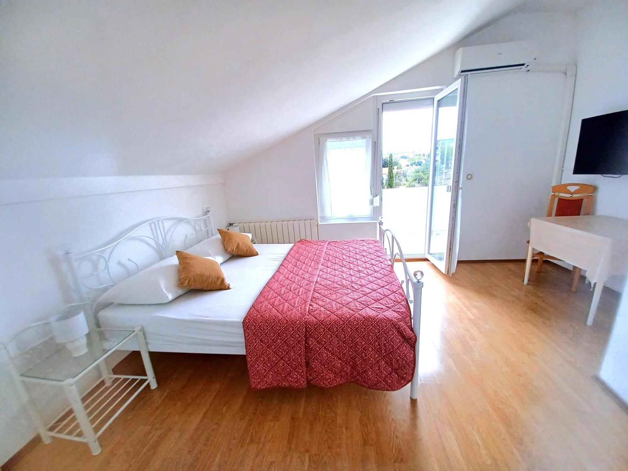 Guesthouse Cecilia Malinska Ngoại thất bức ảnh