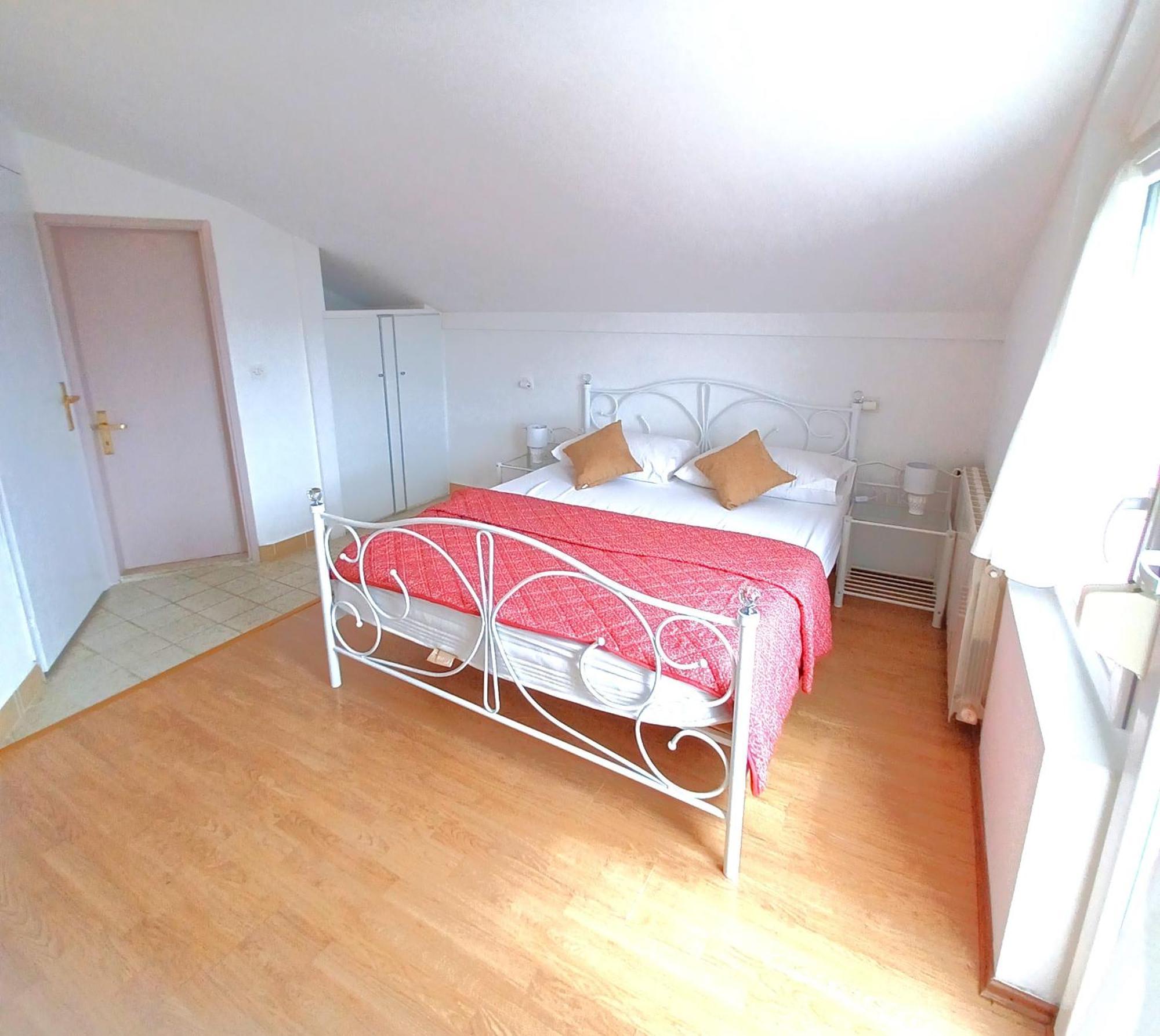 Guesthouse Cecilia Malinska Ngoại thất bức ảnh